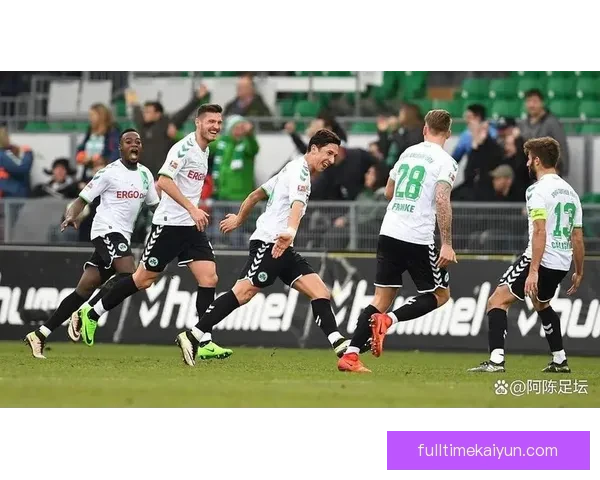 沙尔克本赛季定位球表现稳健，攻防效率持续提升